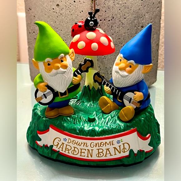 NEW 2019 Hallmark Keepsake Dueling Gnomes - Picture 1 of 15